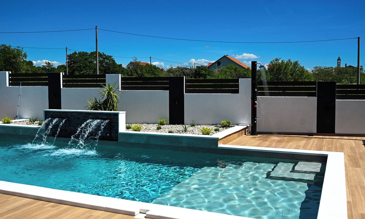 Gornji Zemunik Villa | Modern house with pool & indoor heated jacuzzi