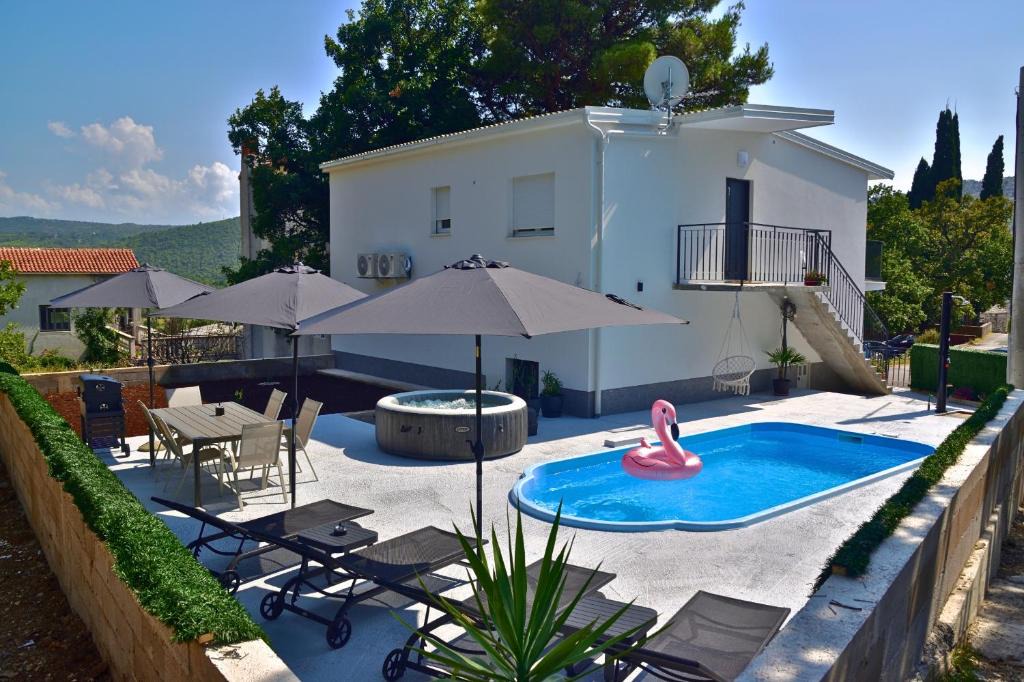 Srinjine Villa | Modern Villa Bura with 3 bedrooms, pool & hot tub