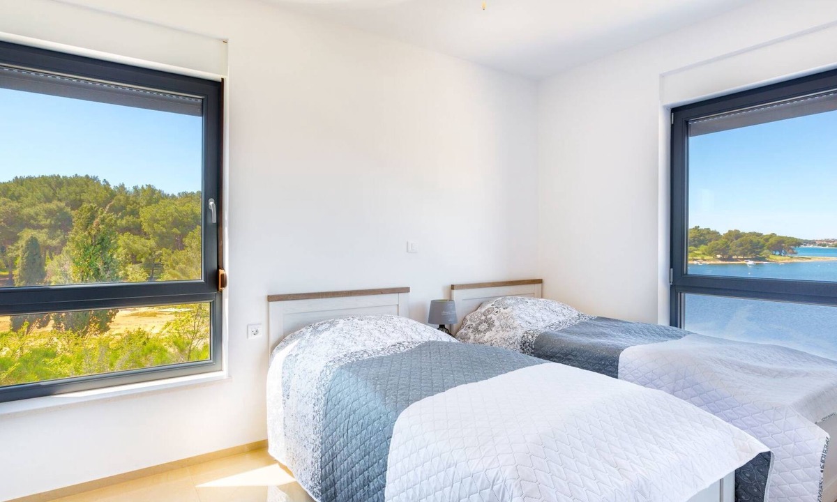 Medulin Apartment | Moderne Wohnung in Medulin mit Gemeinsamem Pool by Interhome
