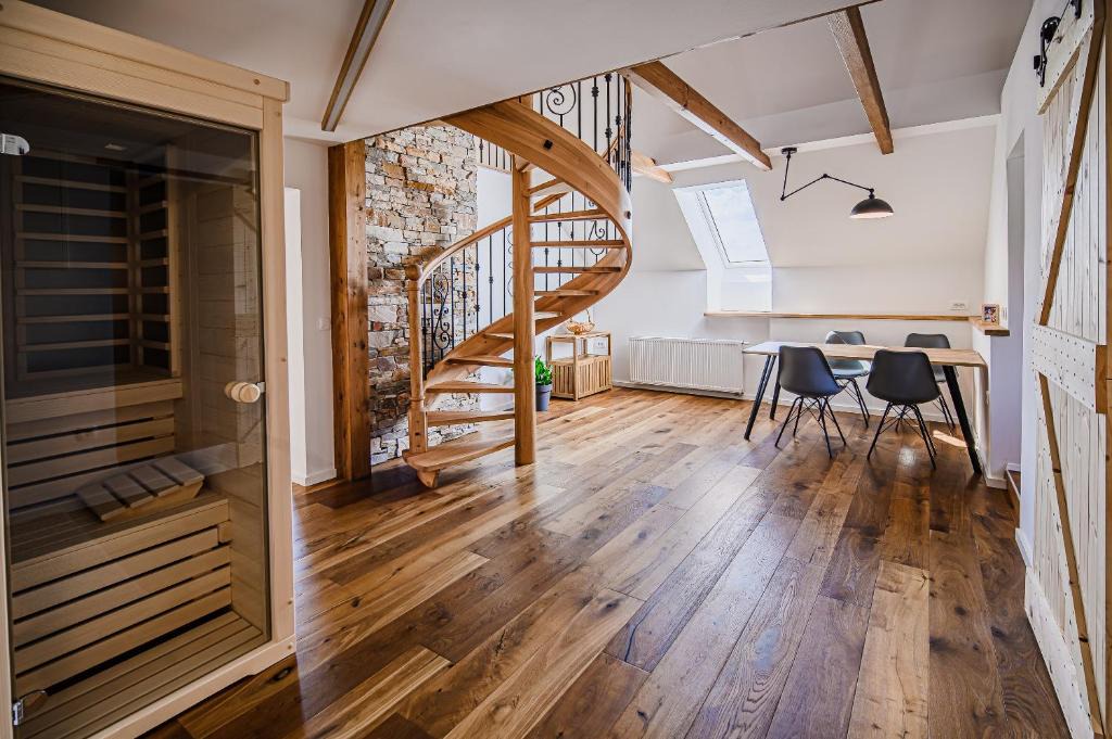 Praprotna Polica Apartment | Mountain View Apartment with Sauna