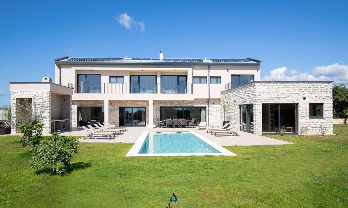 Bale Villa | New Luxury 5-BR Villa with Pool, Sauna & Gym