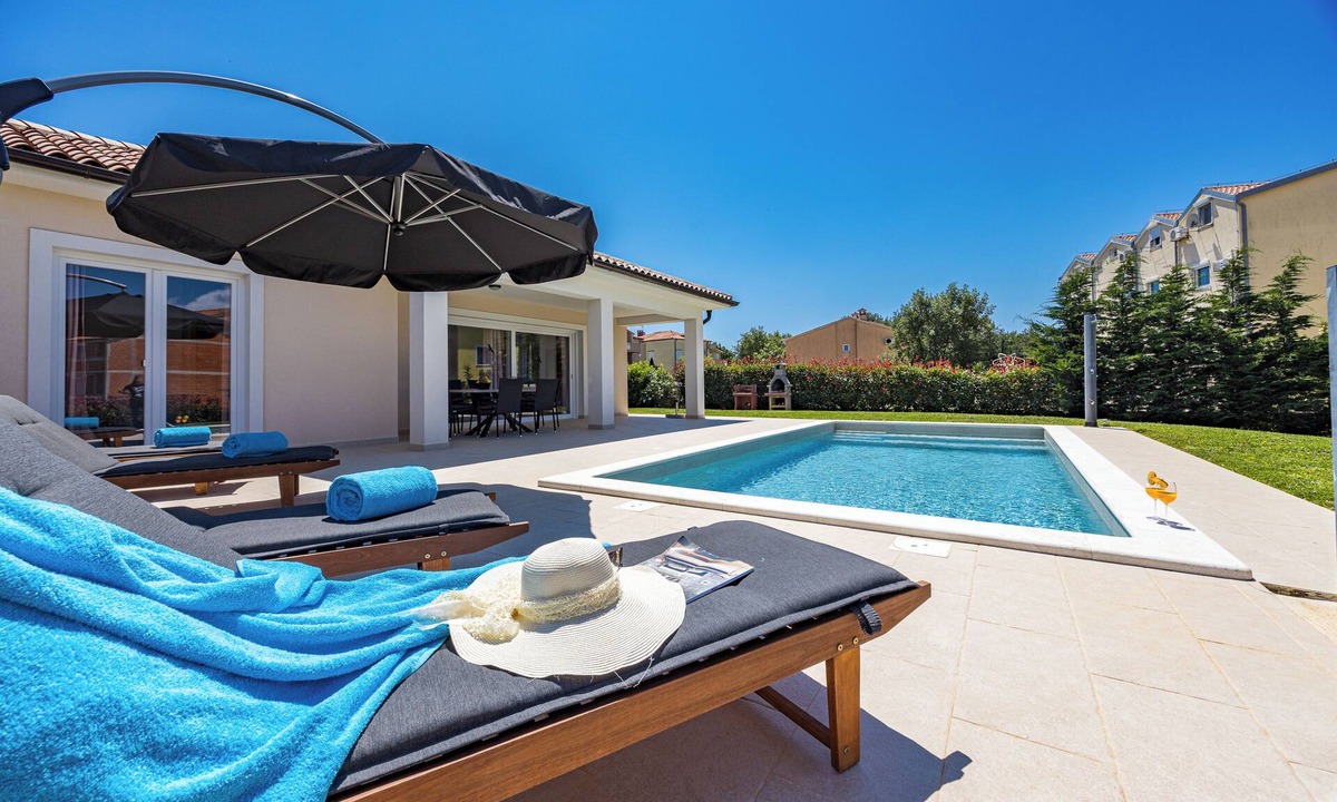 Medulin Villa | New Maris villa with a private pool, just 500 meters from the beach