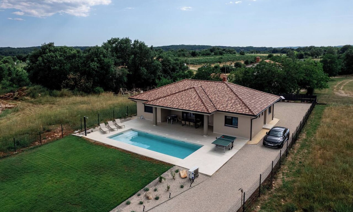 Sumber House | New villa 2026 with 3 bedrooms and a saltwater poll