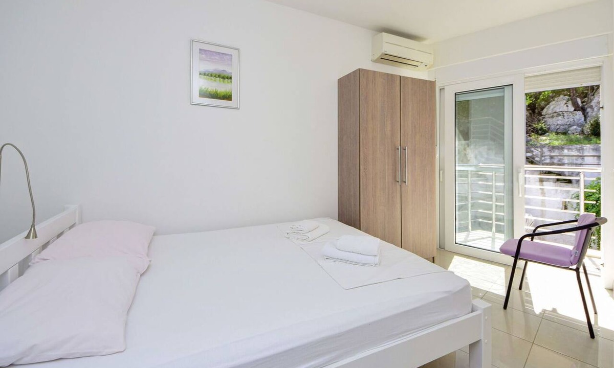 Blace Apartment | Nice apartment for 5 people with WIFI, A/C, TV, balcony and pets allowed