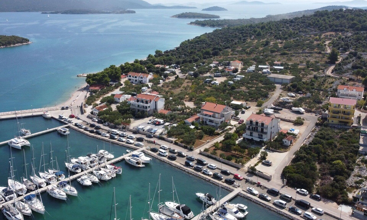 Jezera Apartment | Nice apartment for 2 people with WIFI, A/C, TV and terrace