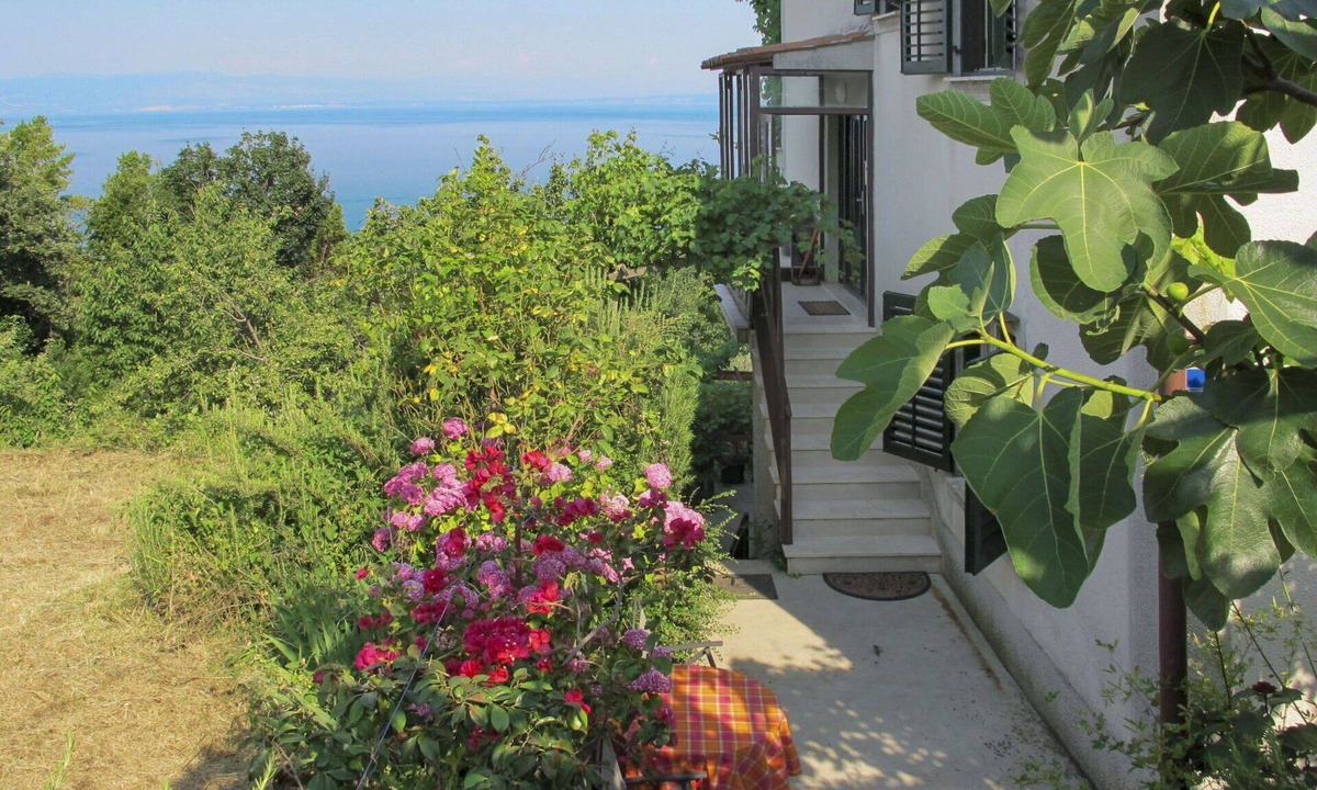 Mosenice Apartment | Nice apartment for 4 guests with WIFI, A/C, TV and terrace