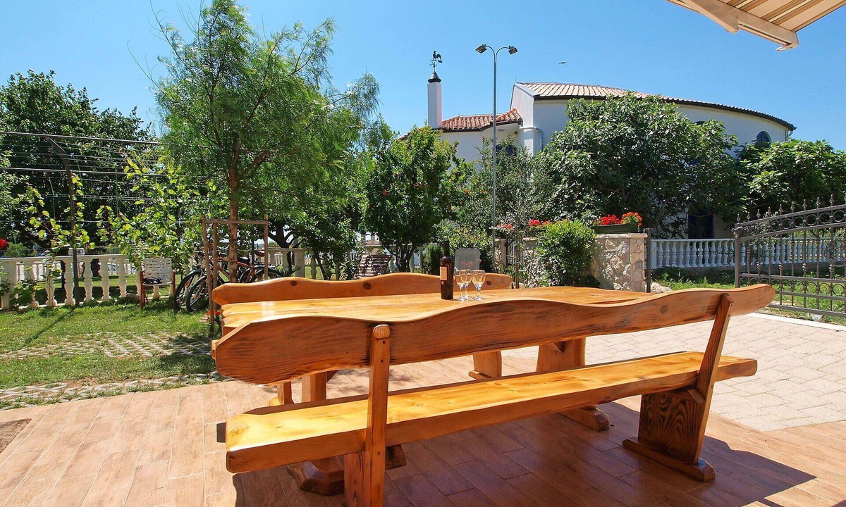 Bibinje Apartment | Nice apartment for 4 guests with A/C, WIFI, pool, TV and terrace