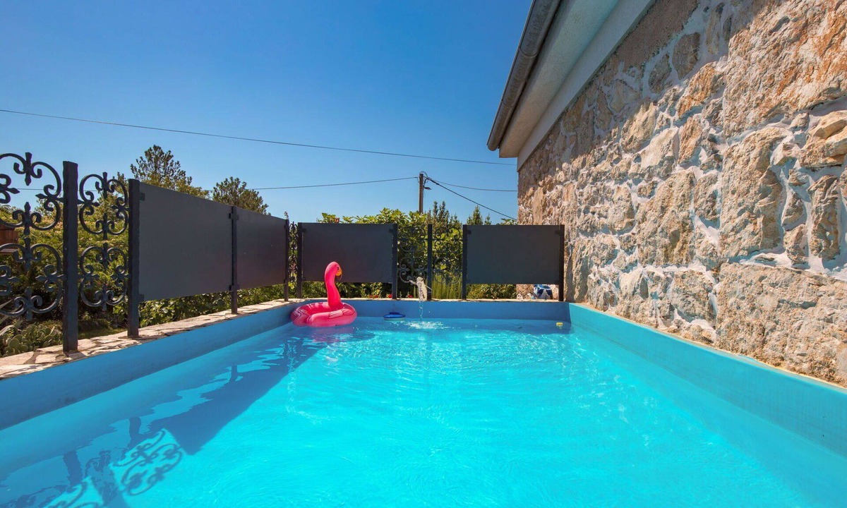 Gabonjin Apartment | Nice apartment for 4 people with WIFI, A/C, pool, TV and terrace