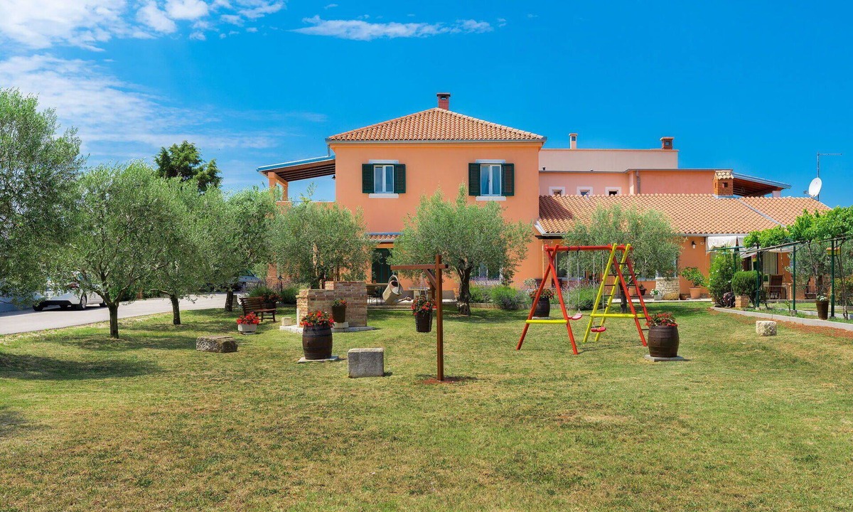 Vintijan Apartment | Nice apartment for 5 guests with A/C, WIFI, TV and terrace