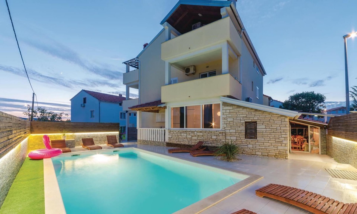 Biograd na Moru Apartment | Nice apartment in Biograd with swimming pool