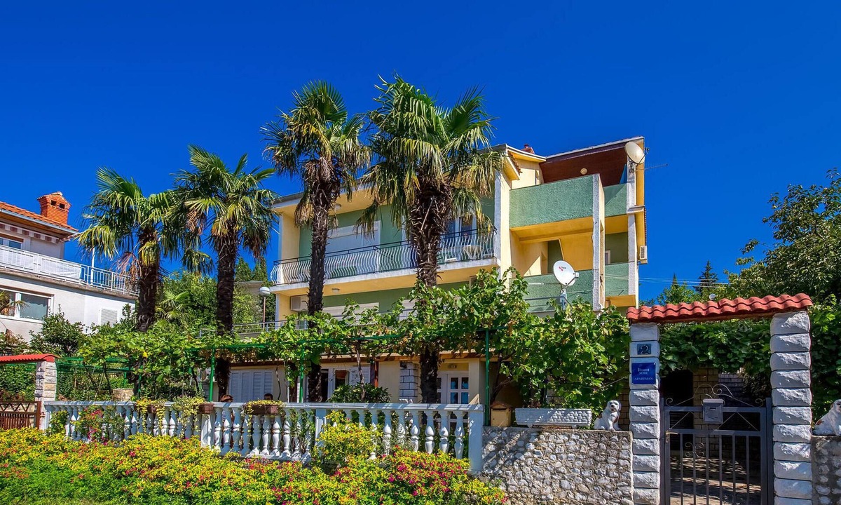 Crikvenica Apartment | Nice apartment in Crikvenica with house sea view