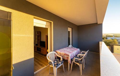 Gornji Karin Apartment | Nice Apartment In Gornji Karin With Wifi