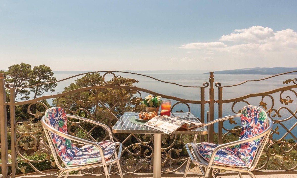 Bratus Apartment | Nice apartment in Krvavica with house sea view