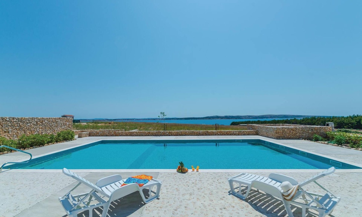 Povljana Apartment | Nice apartment in Povljana with WiFi