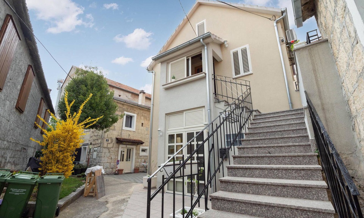 Sinj Apartment | Nice apartment in Sinj with WiFi