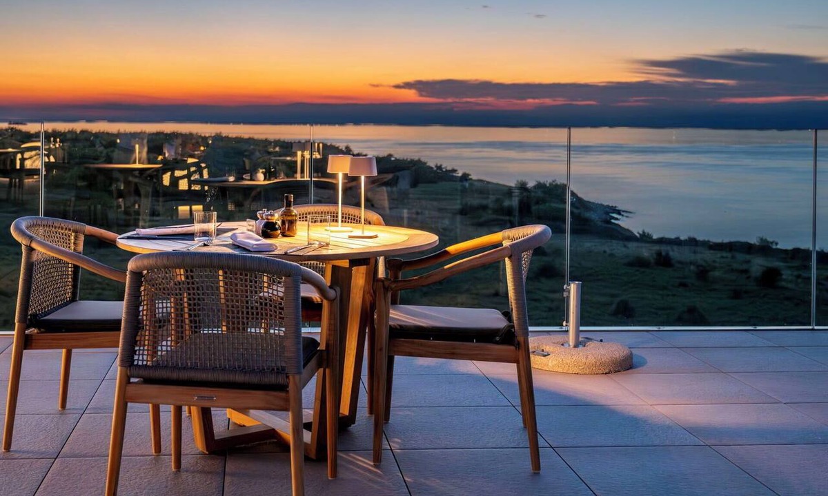 Savudrija House | Nice apartment in villa for 8 people with WIFI, hot tub, pool, A/C, TV and terrace