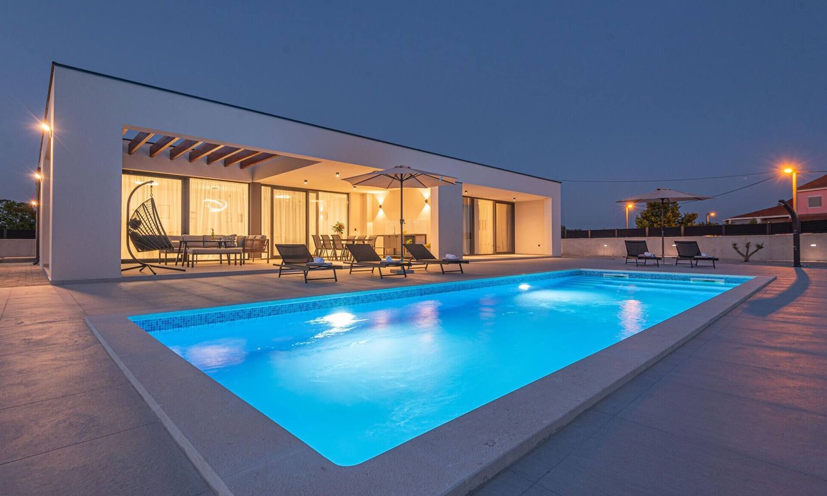 Bristane House | Nice home in Bristani with sauna