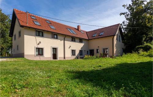 Ajdovscina House | Nice Home In Col With House A Panoramic View