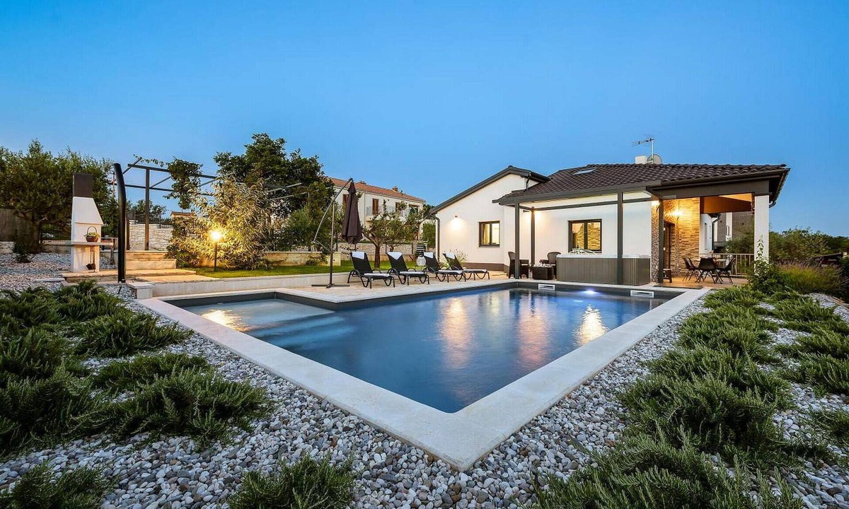 Kastelir House | Nice home in Kastelir-Labinci