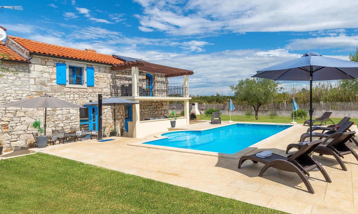 Filipini House | Nice home in Mihelici