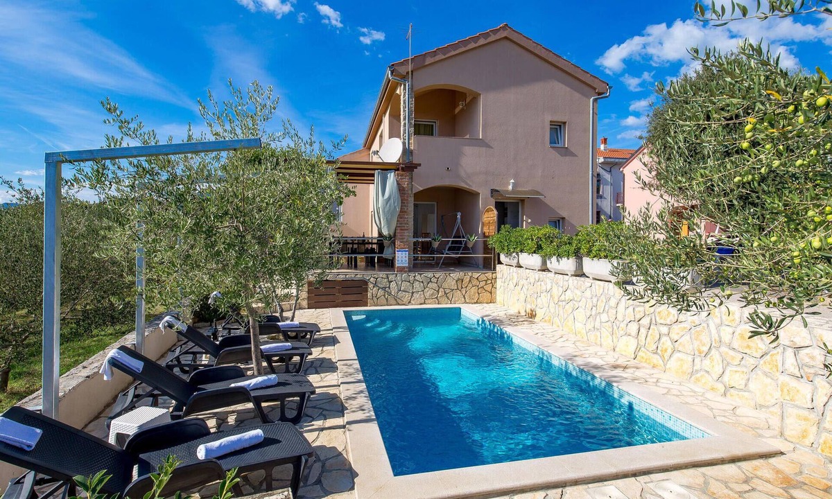 Pinezici House | Nice home in Pinezici with sauna