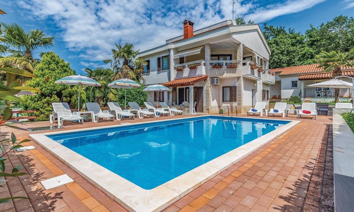 Kukci House | Nice home in Porec with outdoor swimming pool