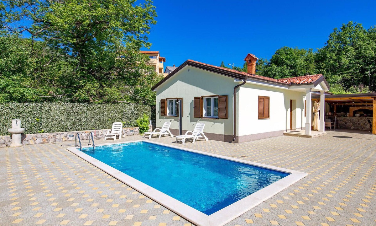 Rukavac House | Nice home in Rukavac with sauna