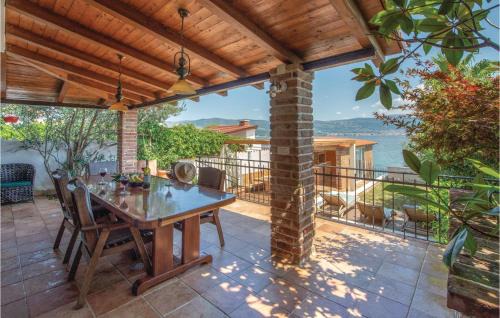Slatine House | Nice Home In Slatine With Sauna