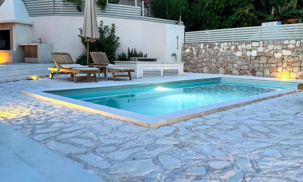 Dol House | Nice home in Stari Grad with WiFi