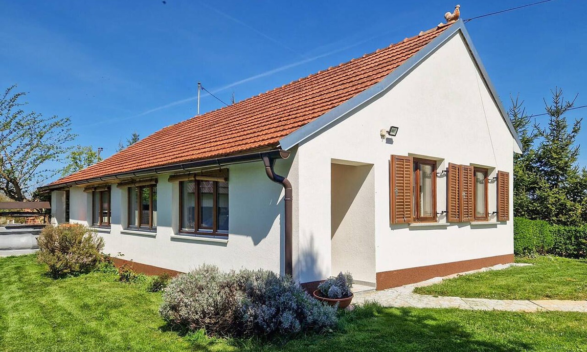 Stefanje House | Nice home in Stefanje with WiFi