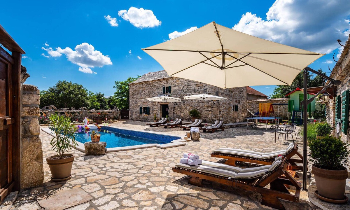 Benkovac House | Nice home in Zelengrad