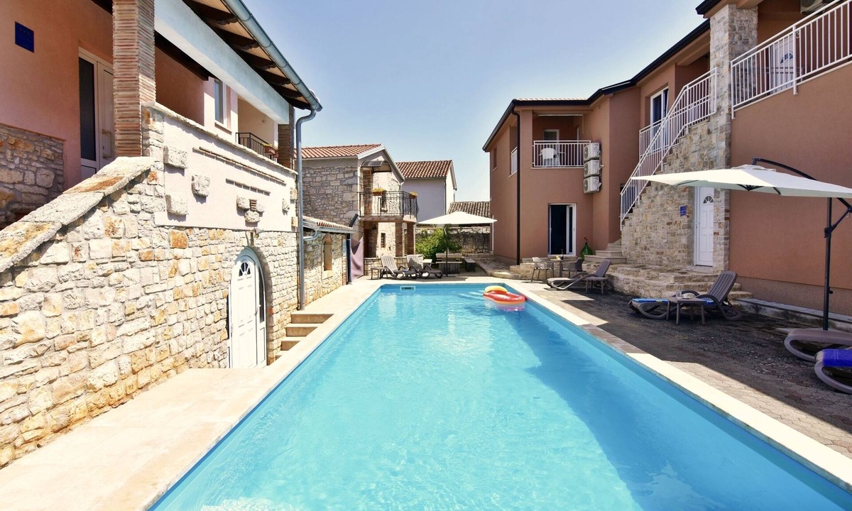 Tar Apartment | NOA2 Apartment in Poreč-Tar with a pool, balcony, game room, Wi-Fi, and barbecue