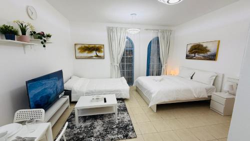 International City Apartment | O07 Luxury Furnished Studio Apartment near bus stop Garden view Persia Cluster
