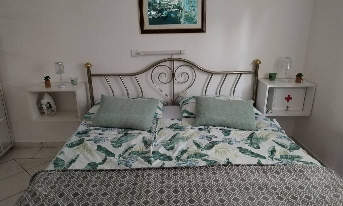 Seline Apartment | One bedroom apartment with terrace Seline, Paklenica (A-24806-e)