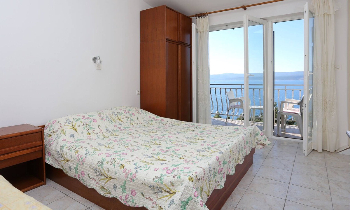 Lokva Rogoznica Apartment | One bedroom apartment with balcony and sea view Lokva Rogoznica, Omiš (A-18211-c)