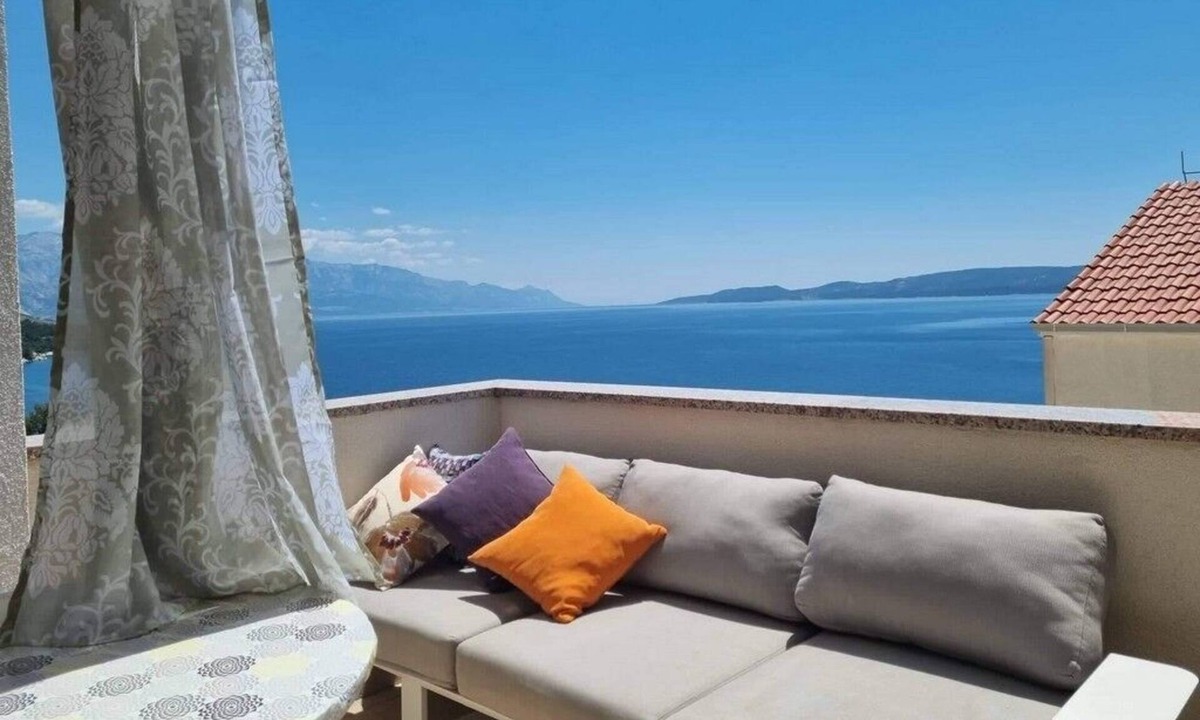 Ruskamen Apartment | One bedroom apartment with terrace and sea view Lokva Rogoznica, Omiš (A-25499-a)