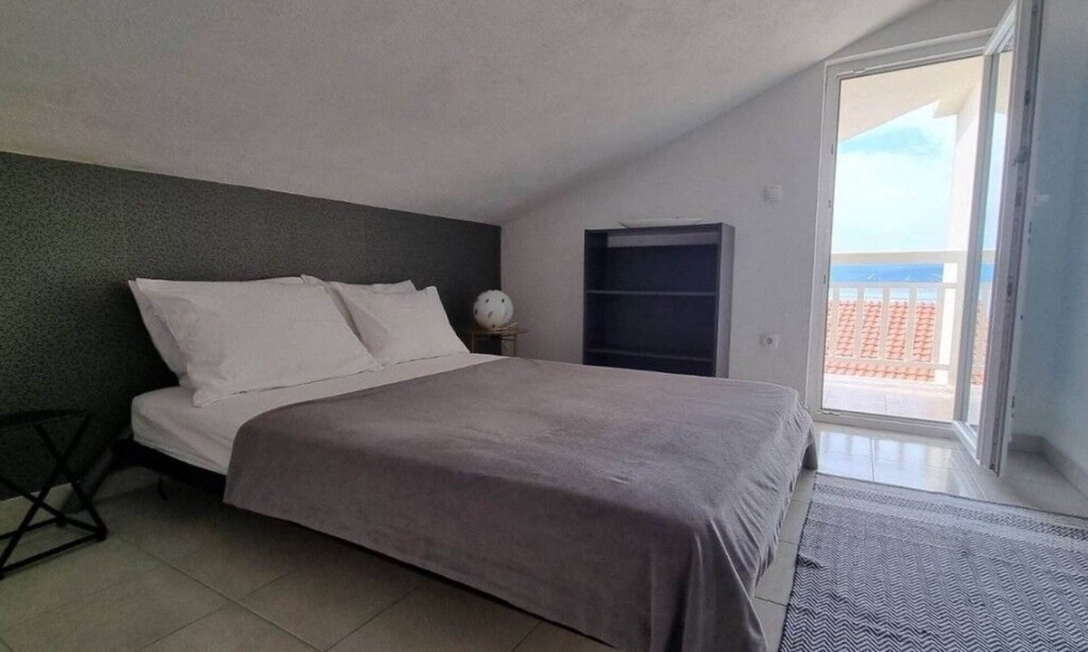 Ruskamen Apartment | One bedroom apartment with balcony and sea view Lokva Rogoznica, Omiš (A-25499-d)