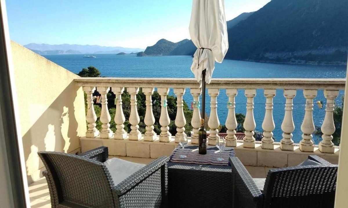 Sobra Apartment | One bedroom apartment with balcony and sea view Sobra, Mljet (A-600-b)
