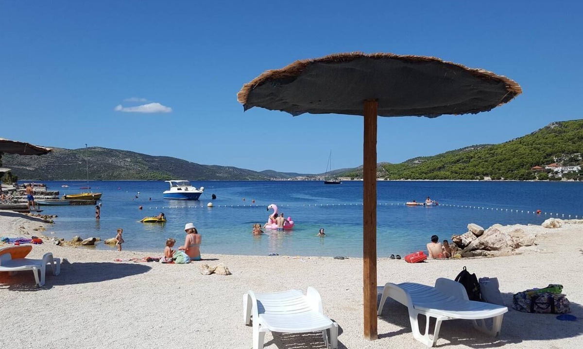 Seget Vranjica Apartment | One bedroom apartment near beach Seget Vranjica, Trogir (A-13771-c)