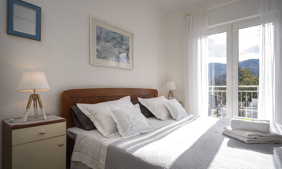 Stari Grad Apartment | One bedroom apartment with terrace
