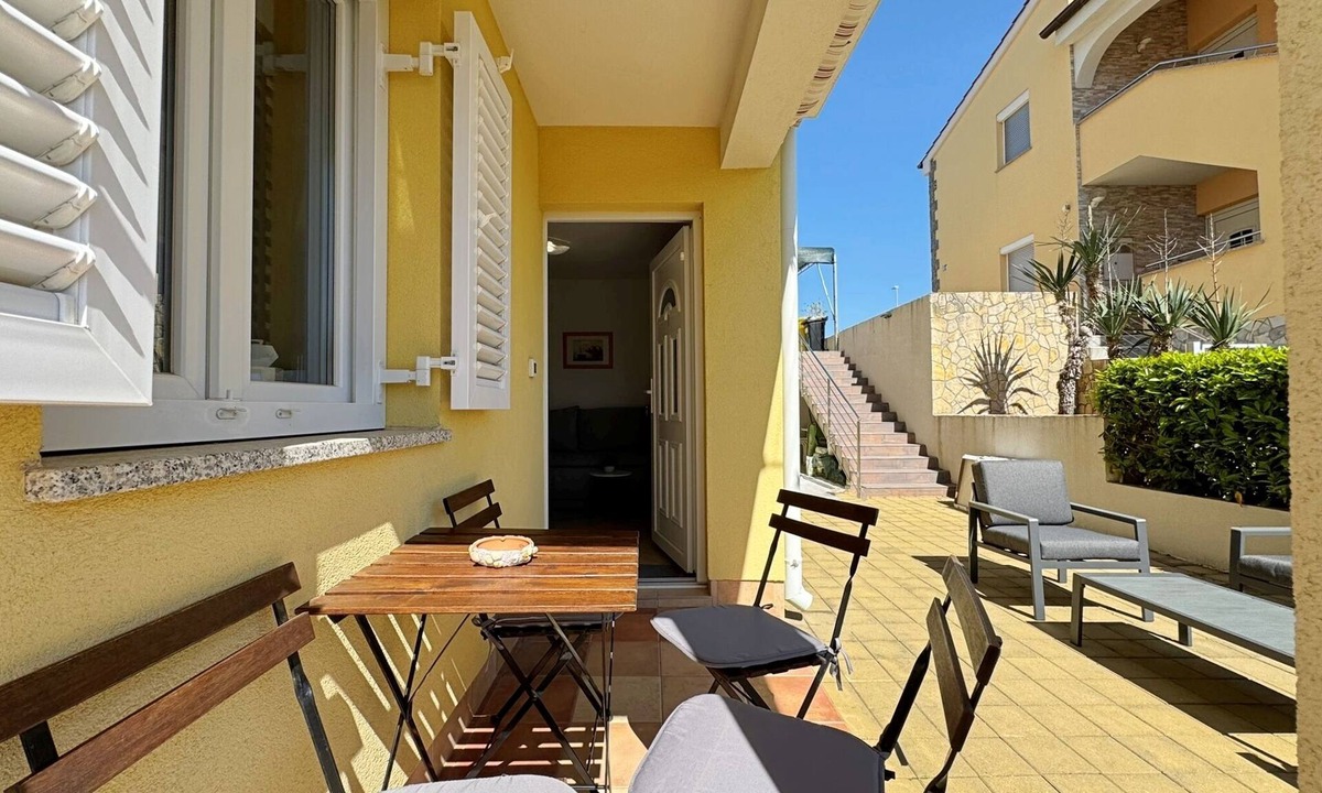 Cizici Apartment | One bedroom apartment with terrace Čižići, Krk (A-22046-a)