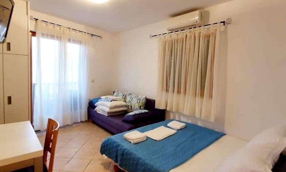 Drasnice Apartment | One bedroom apartment near beach Drašnice, Makarska (A-25930-b)