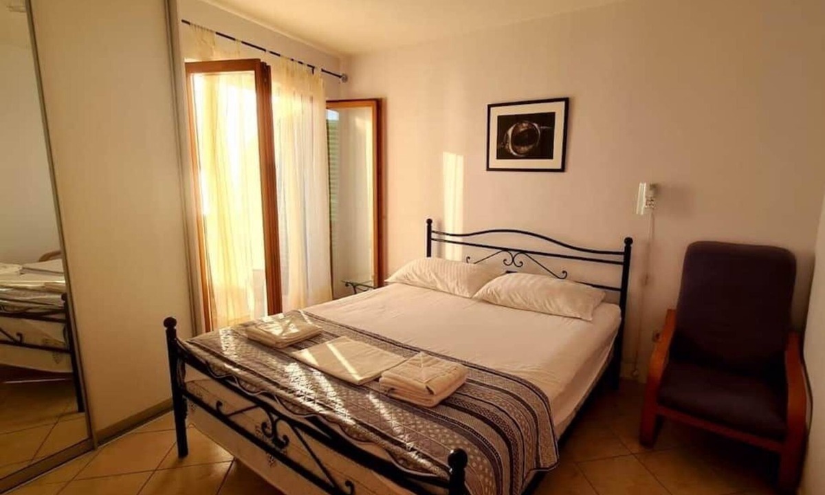 Drasnice Apartment | One bedroom apartment near beach Drašnice, Makarska (A-25930-c)
