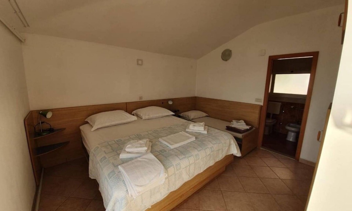 Drasnice Apartment | One bedroom apartment near beach Drašnice, Makarska (A-25839-b)