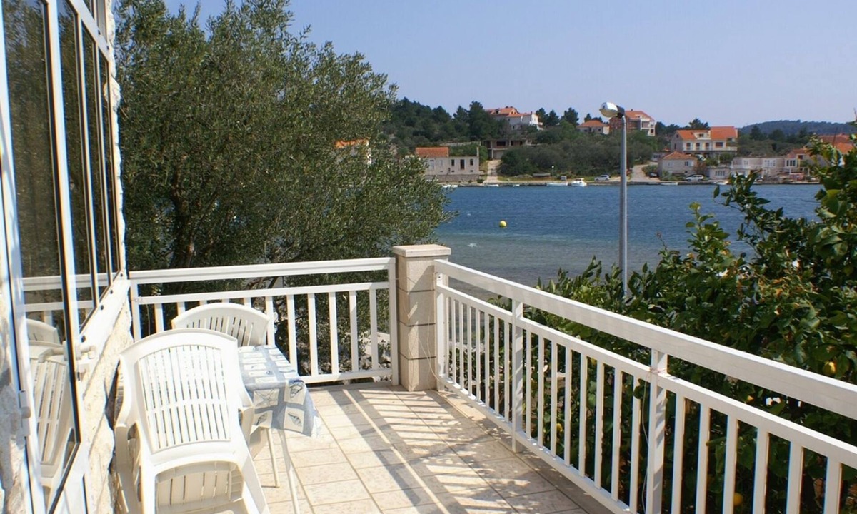 Lumbarda Apartment | One bedroom apartment near beach Lumbarda, Korčula (A-4401-b)