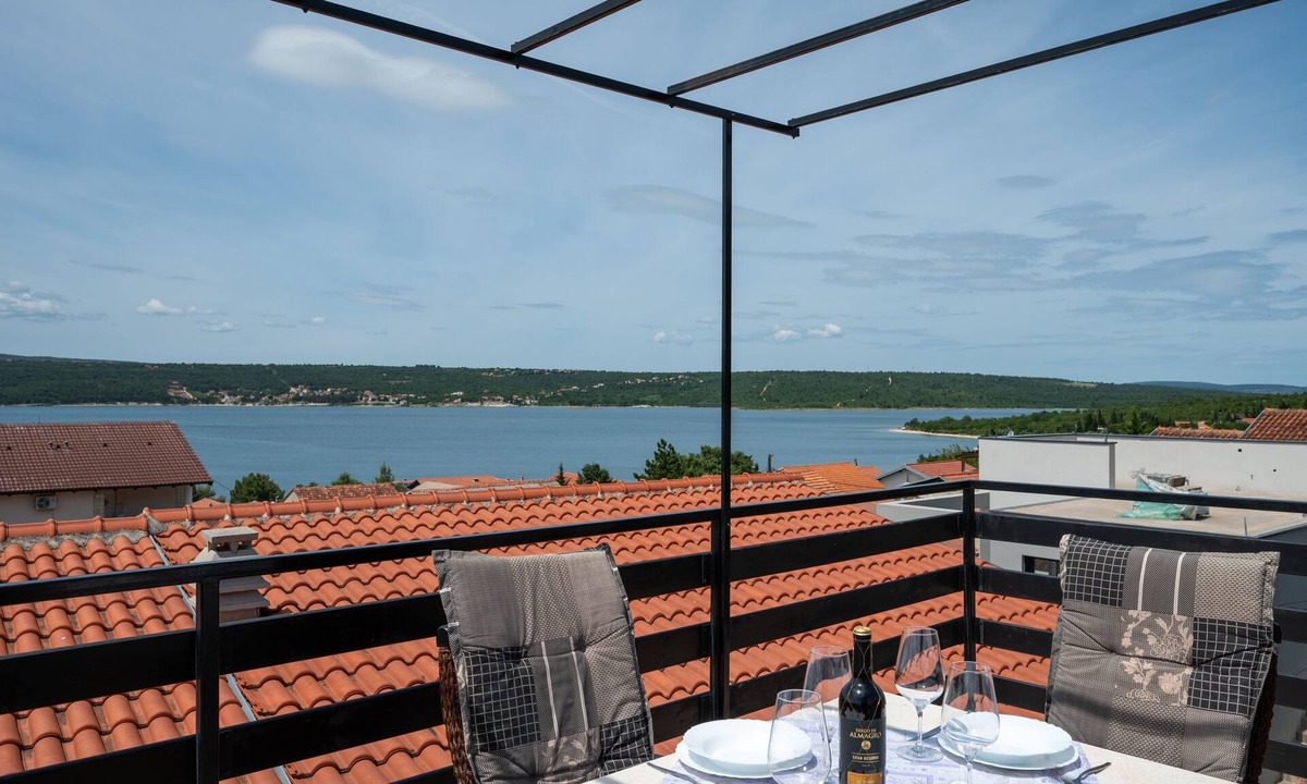 Krusevo Apartment | One bedroom apartment with terrace and sea view Gornji Karin, Novigrad (A-23985-b)