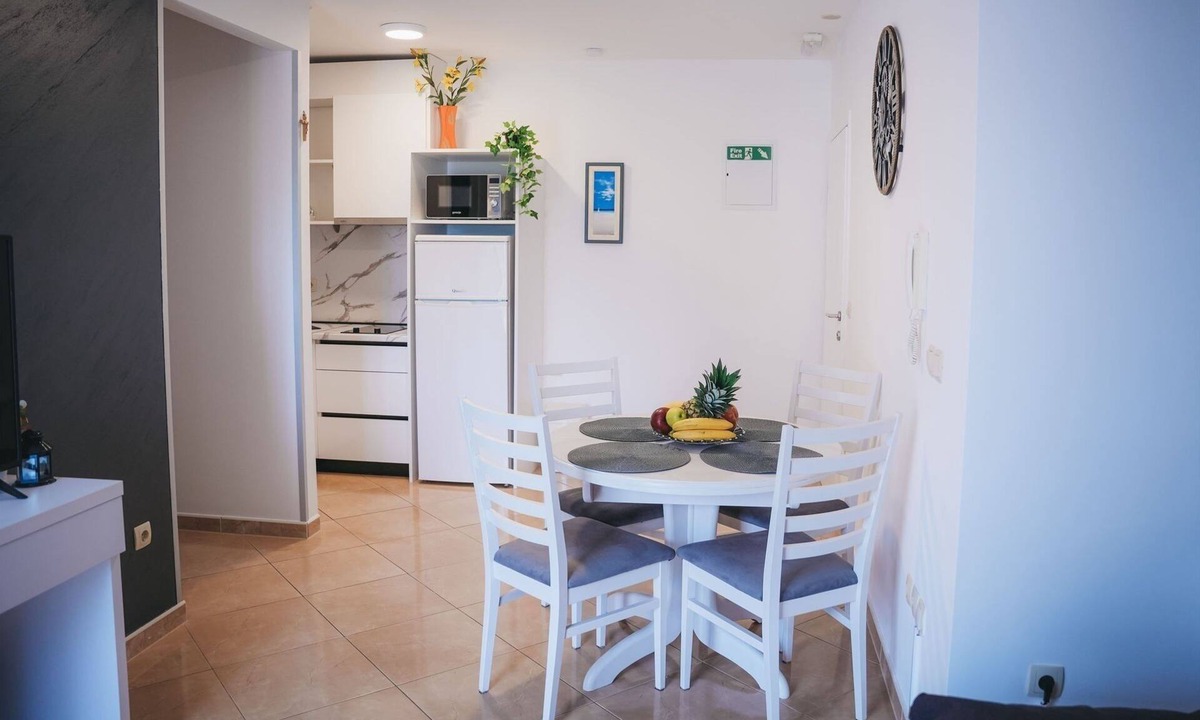 Promajna Apartment | One bedroom apartment with balcony and sea view Promajna, Makarska (A-21101-a)