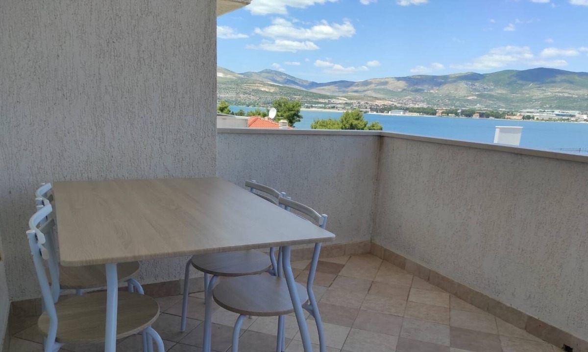 Arbanija Apartment | One bedroom apartment with terrace and sea view Arbanija, Čiovo (A-16478-b)