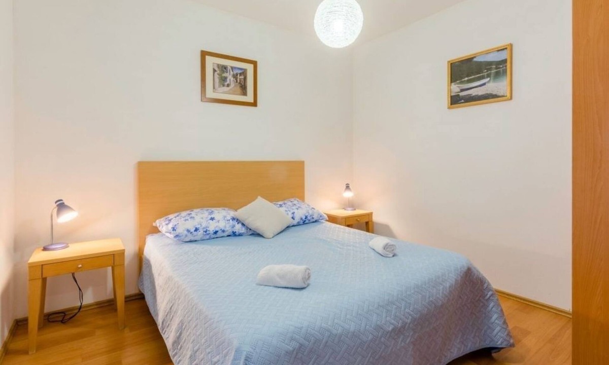 Supetar Apartment | One bedroom apartment with terrace Supetar, Brač (A-16294-c)