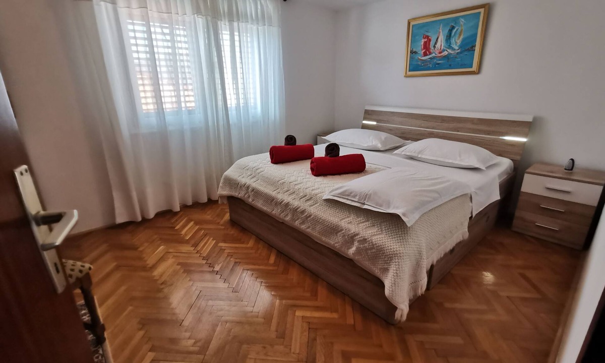 Vinisce Apartment | One bedroom apartment near beach Vinišće, Trogir (A-4288-b)